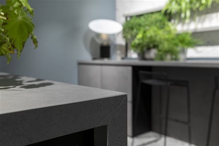 Detail of 45 ° assembly on  CEMENT DARK GRAY covered kitchen island