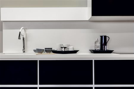 Kitchen with Color White ceramic top and furniture covered in Color Black ceramic