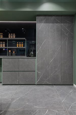 Industrial kitchen with shelves, drawers and full-height cabinet doors made of matte Marble Gray stoneware