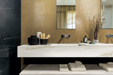 Top bagno sospeso con lavabo integrato e ripiano in ceramica Marble Calacatta Gold A glossy